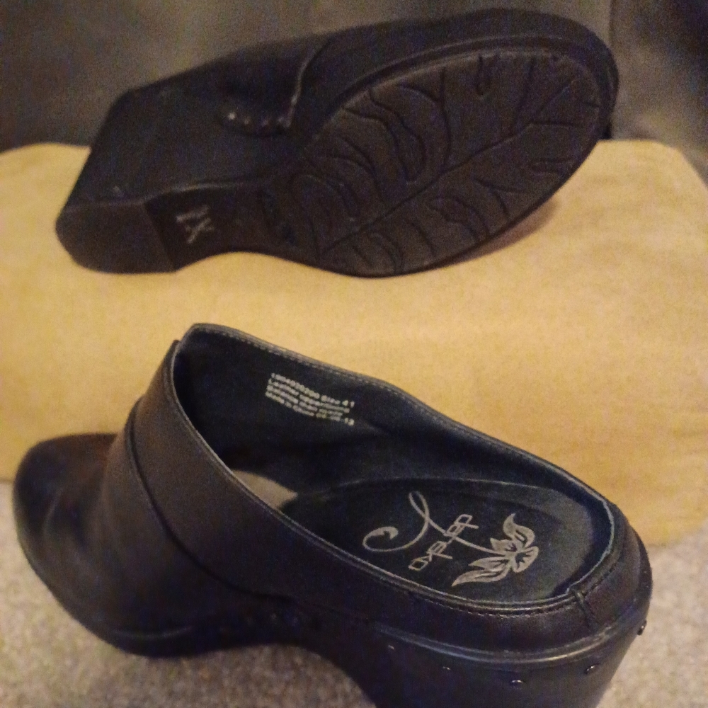 Dansko Healed Clogs Size 41 - image 4